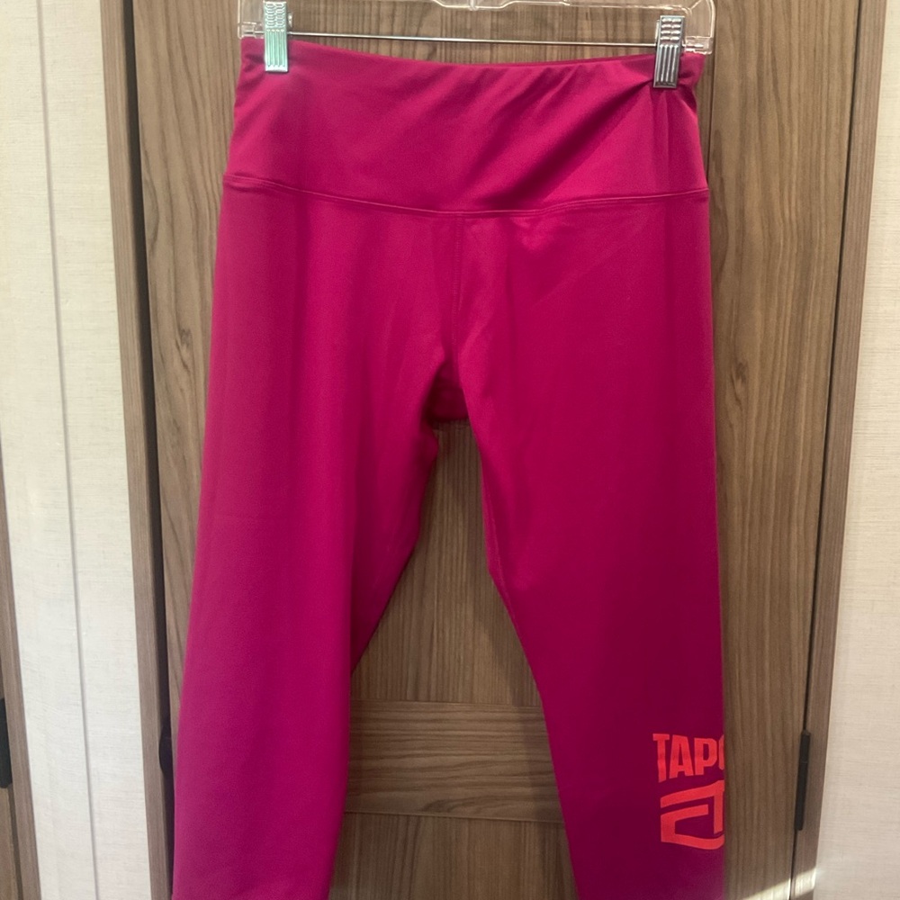 Tap out Womens Pink Capri Athletic Leggings W/ Waist Pocket Size L